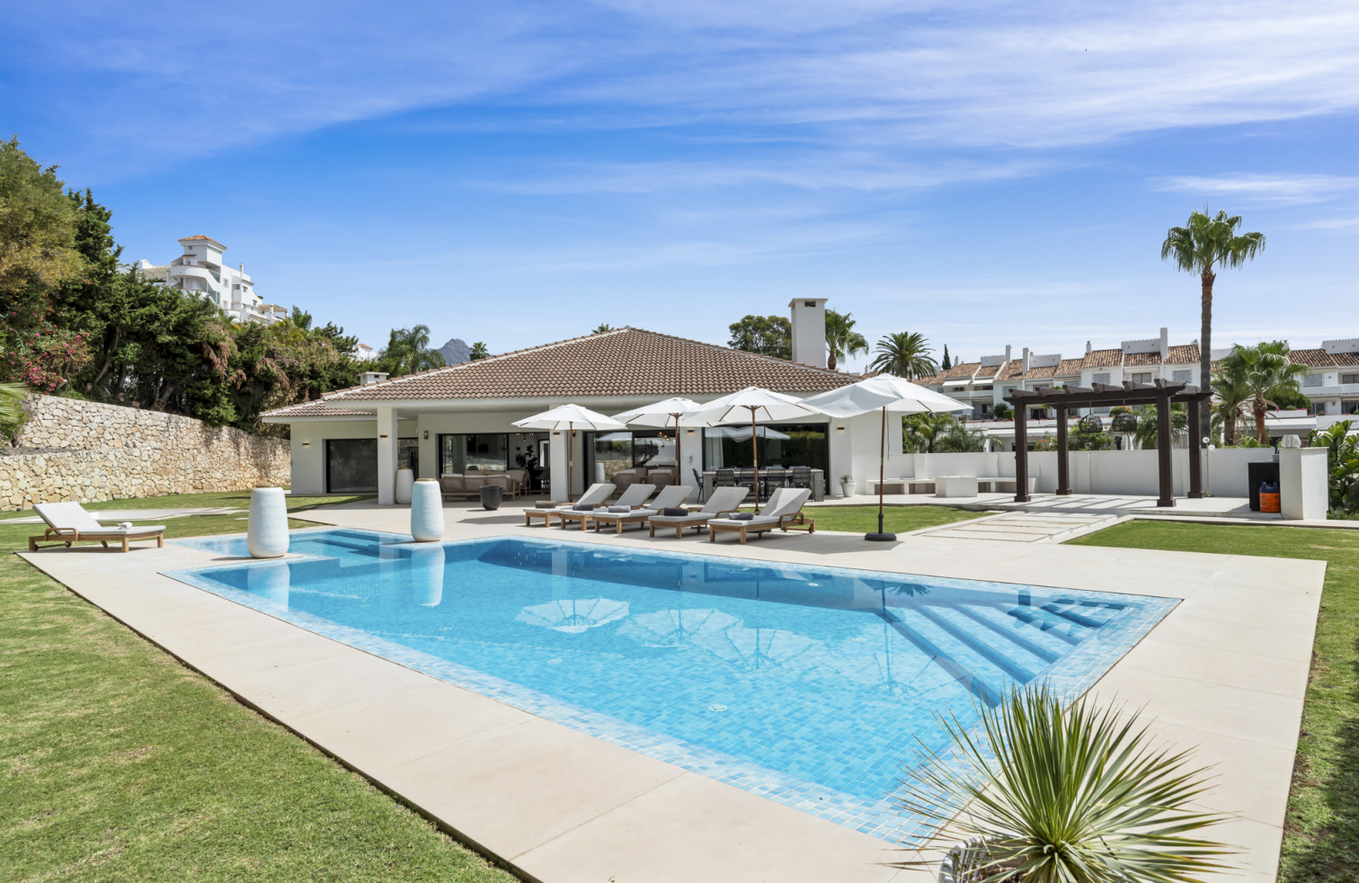 Nueva Andalucía Beachside Villa