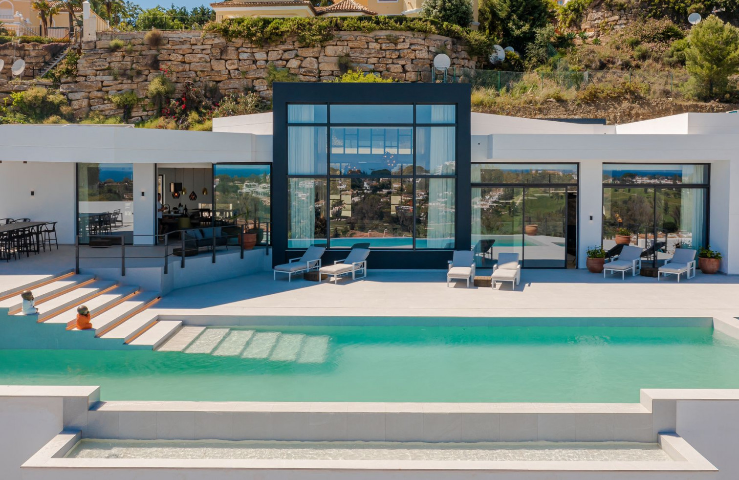 El Paraíso Alto: Modern Luxury Mansion