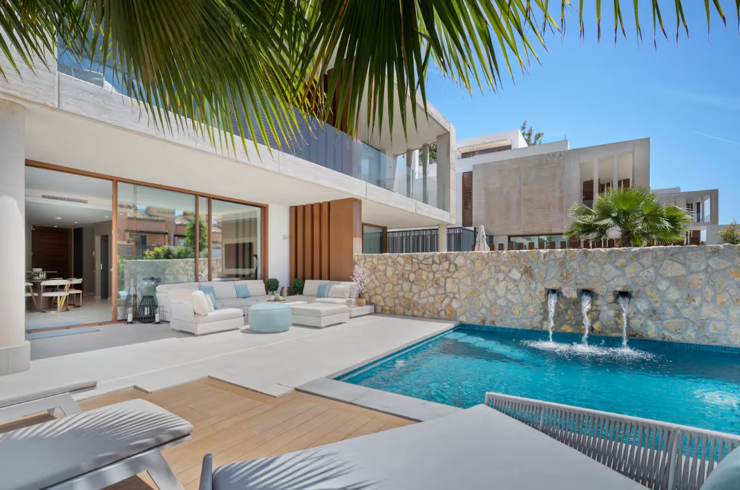 Golden Mile Townhouse