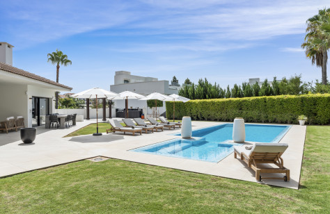 Nueva Andalucía Beachside Villa - Image 7