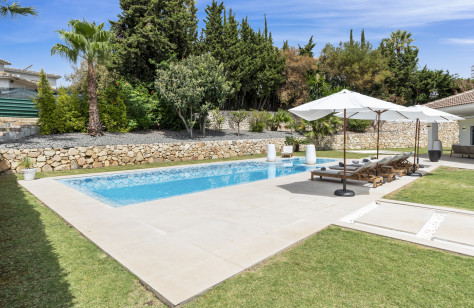 Nueva Andalucía Beachside Villa - Image 4