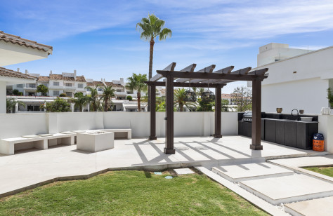 Nueva Andalucía Beachside Villa - Image 44