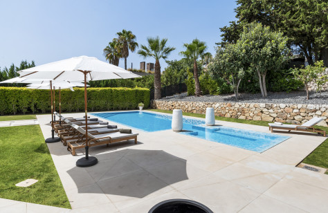 Nueva Andalucía Beachside Villa - Image 43