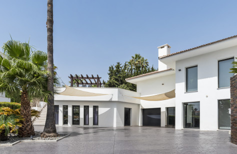 Nueva Andalucía Beachside Villa - Image 40
