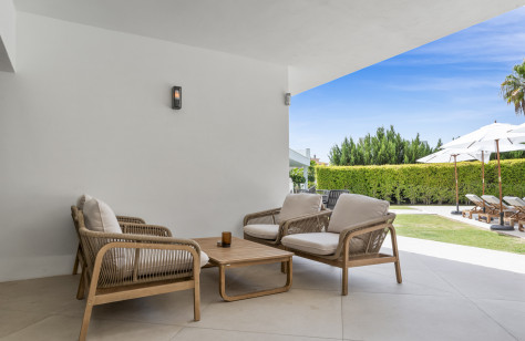 Nueva Andalucía Beachside Villa - Image 41