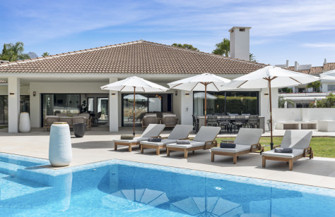 Nueva Andalucía Beachside Villa - Image 5