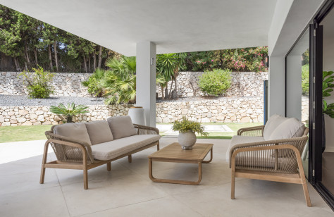 Nueva Andalucía Beachside Villa - Image 39