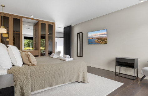 Nueva Andalucía Beachside Villa - Image 37