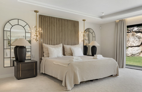 Nueva Andalucía Beachside Villa - Image 32