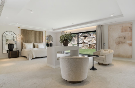 Nueva Andalucía Beachside Villa - Image 31