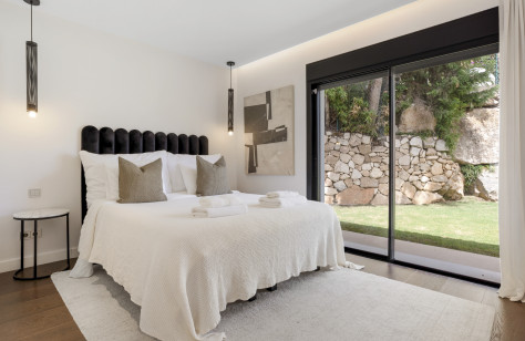 Nueva Andalucía Beachside Villa - Image 24