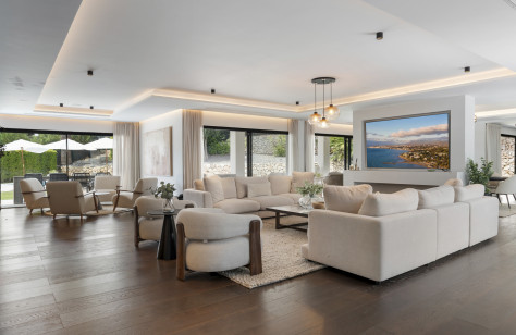 Nueva Andalucía Beachside Villa - Image 55