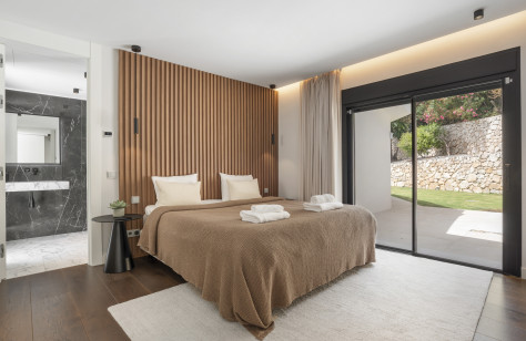 Nueva Andalucía Beachside Villa - Image 22