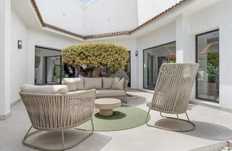 Nueva Andalucía Beachside Villa - Image 18