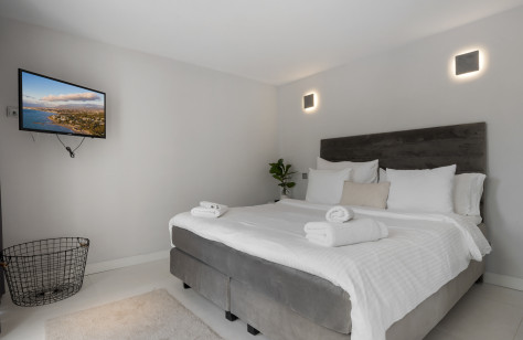 Nueva Andalucía Beachside Villa - Image 16