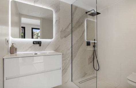 Nueva Andalucía Beachside Villa - Image 14