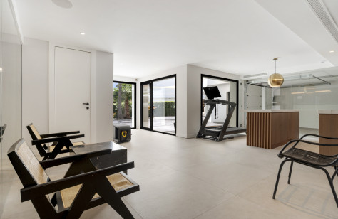Nueva Andalucía Beachside Villa - Image 13