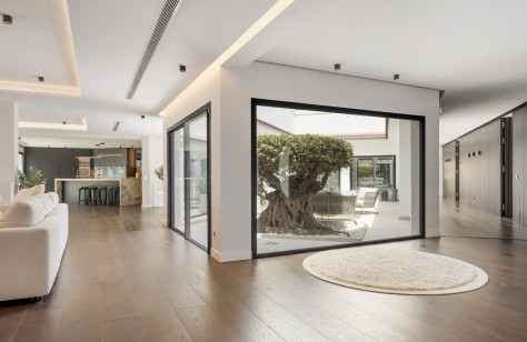 Nueva Andalucía Beachside Villa - Image 8