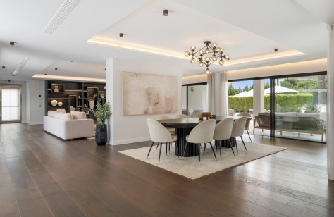 Nueva Andalucía Beachside Villa - Image 50