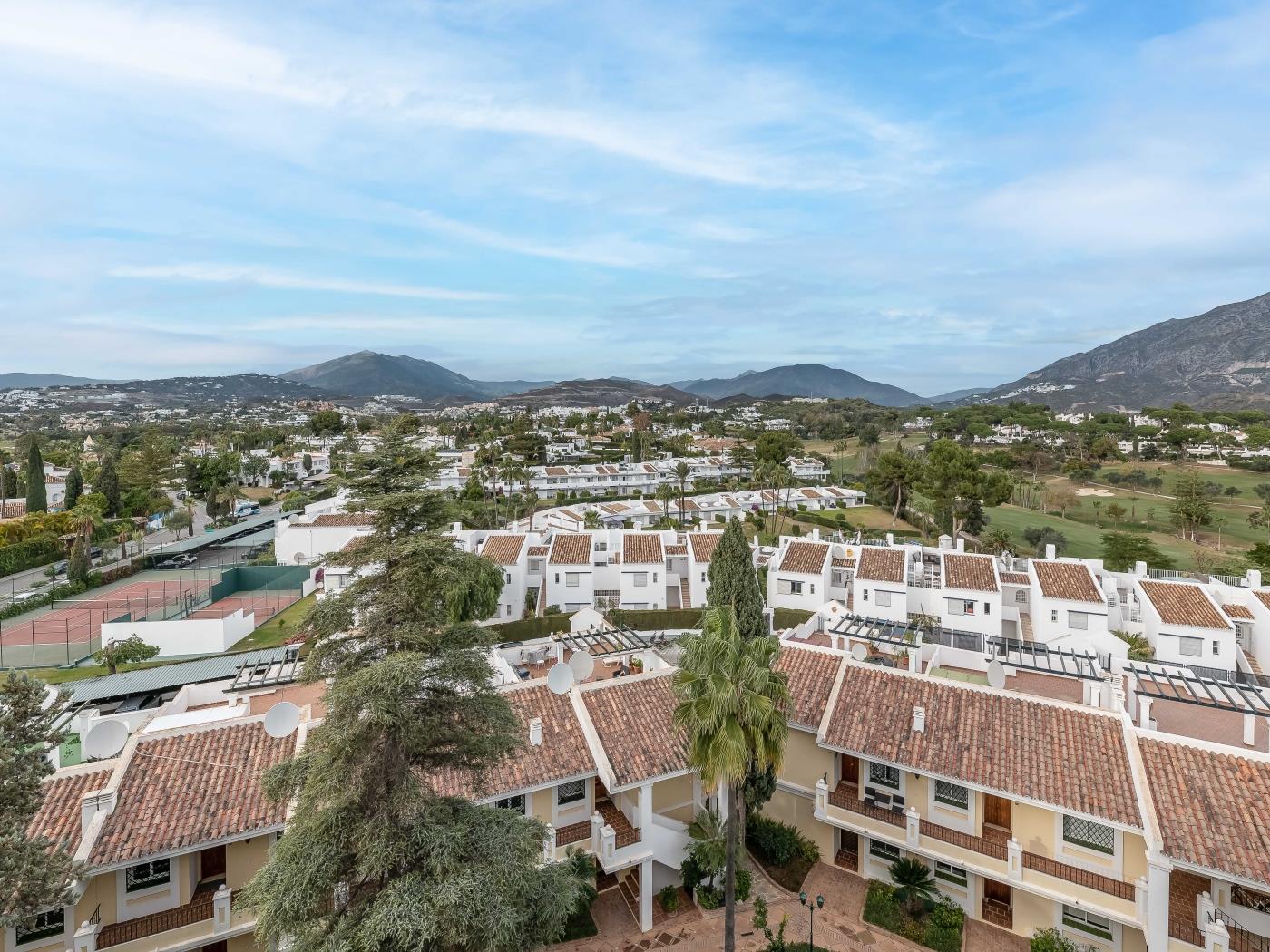 Newly Refurbished 2 BDRM Amazing Complex w Pools - Afbeelding 2