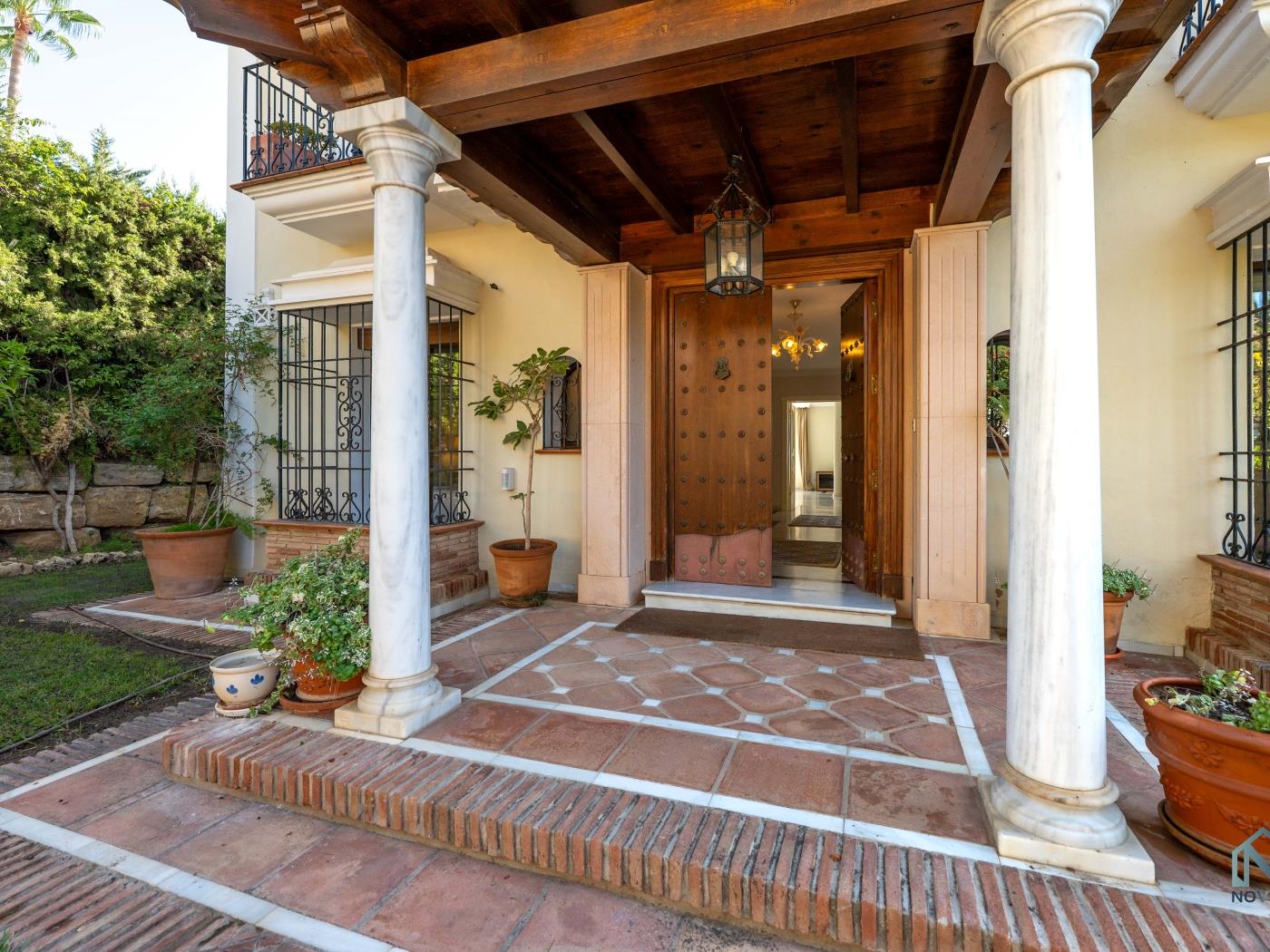 Spacious 6 BDRM Villa - Golf Lover's Paradise image 1