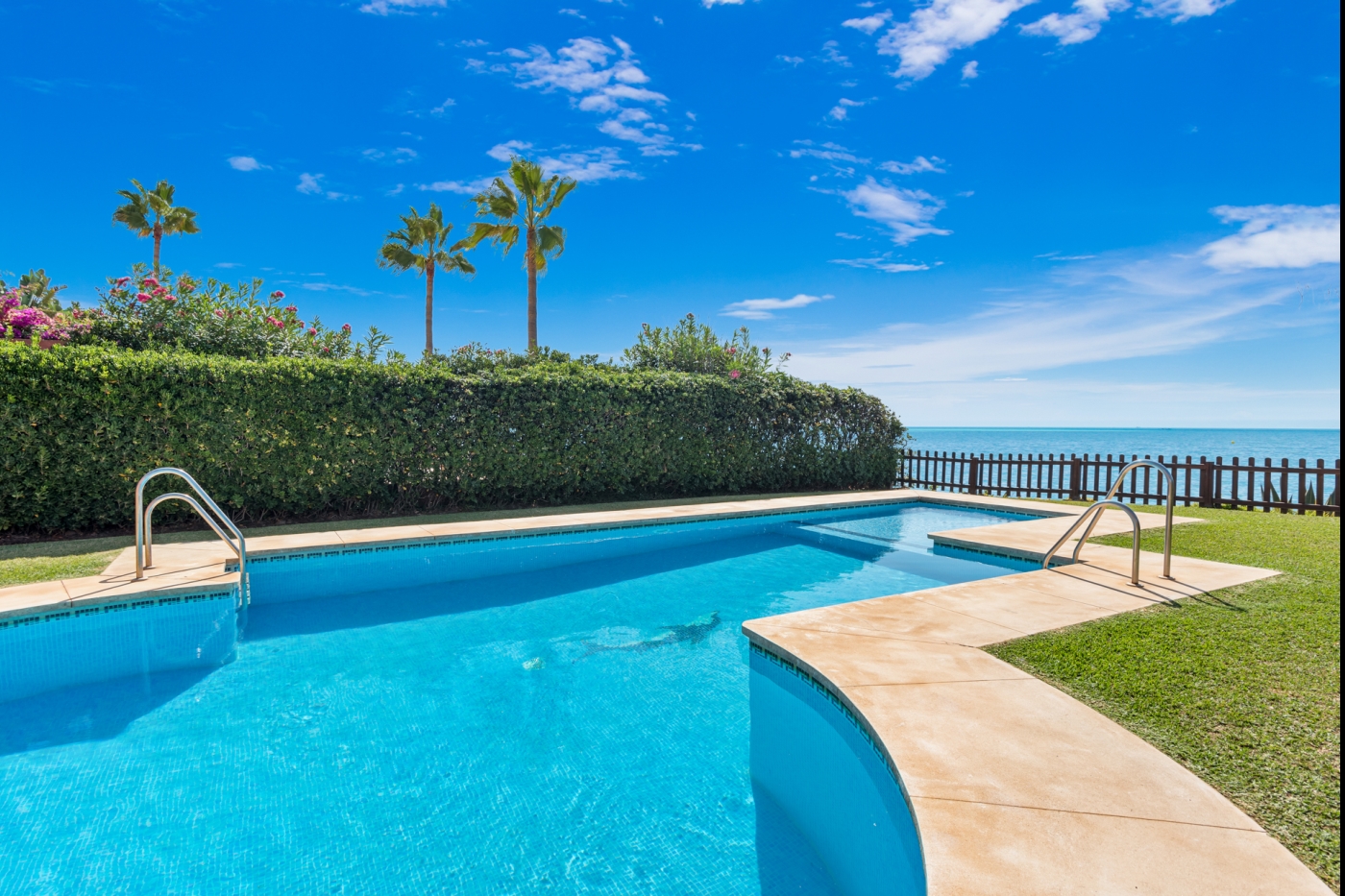 Beachfront Escape 3 Bed House - Stunning Sea Views image 2