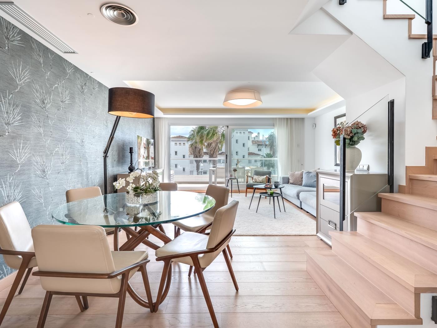 Newly Built 3 BDRM Lavish Beachside Penthouse image 2