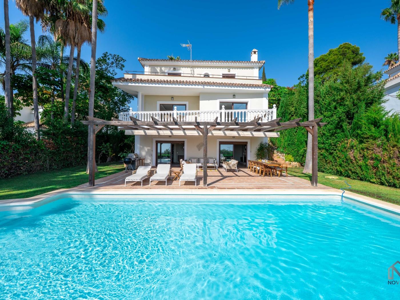 Spacious 6 BDRM Villa - Golf Lover's Paradise image 2