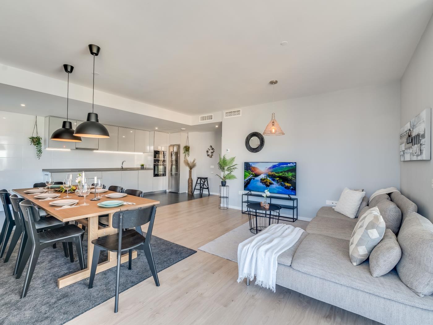 Newly Built 3 BDRM Modern Apt w Gym, Pool, & Views