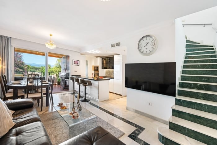Golden Mile 3 BDRM Elegant Penthouse with Sea View