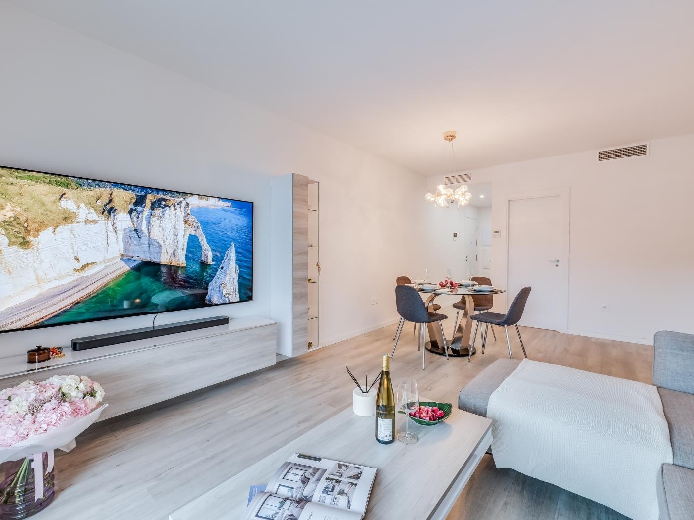 Elegant 2 BDRM Minimalist Apt w/ Pool & BBQ