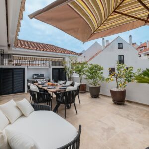 Central 3 BDRM Spacious Penthouse w/ 2 Pools & BBQ