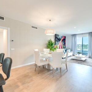 3 BDRM Luxury Apt w Rooftop Pool Stunning Views