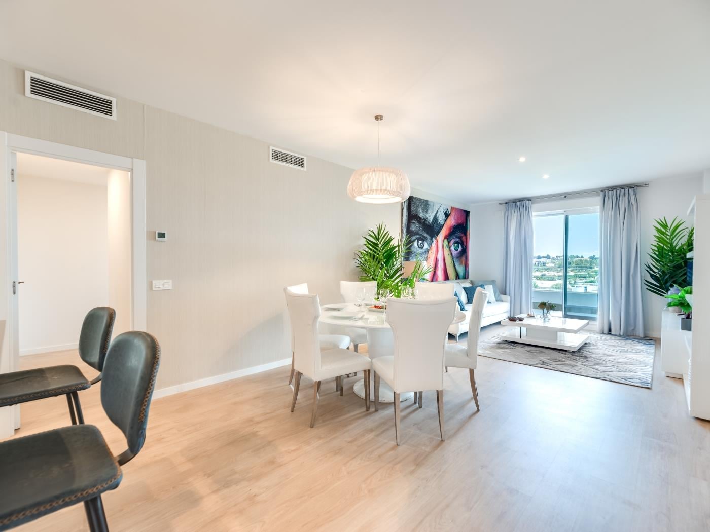 3 BDRM Luxury Apt w Rooftop Pool Stunning Views