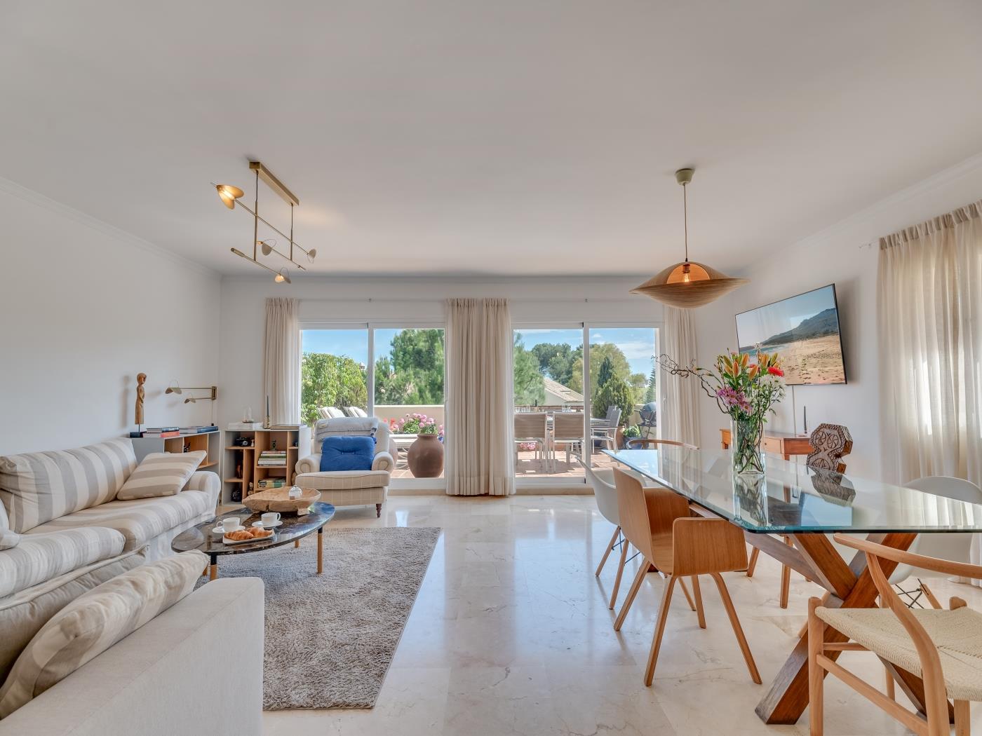 Cozy 3 BDRM Sunny Townhouse w BBQ and Pool image 2