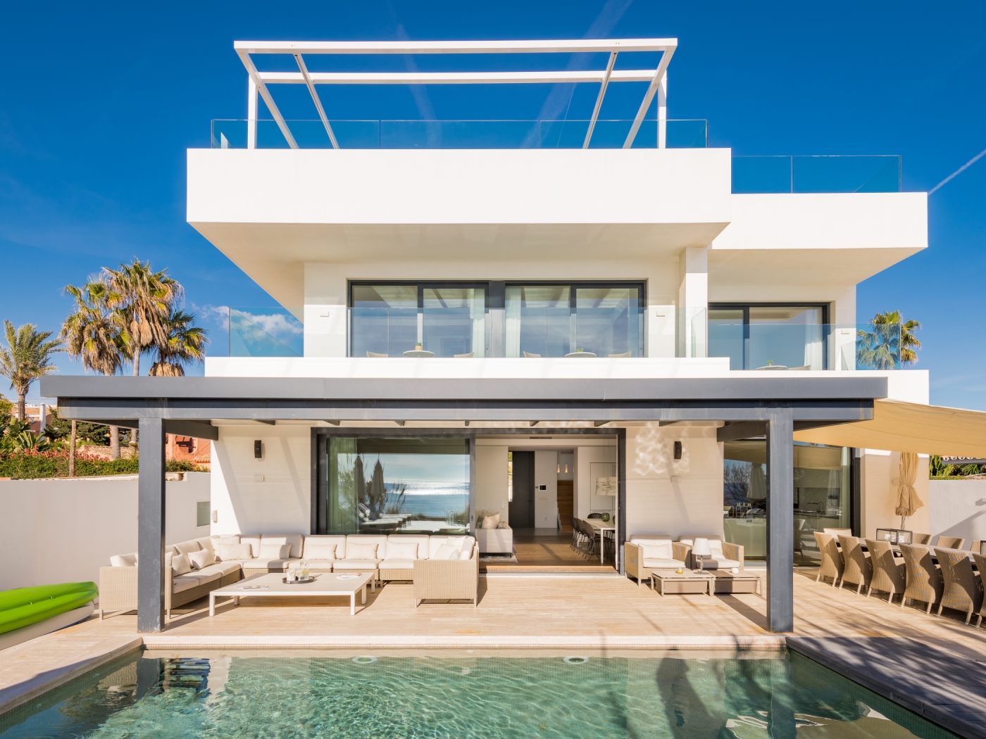 Frontline 6 BDRM Luxury Villa w Beach Access
