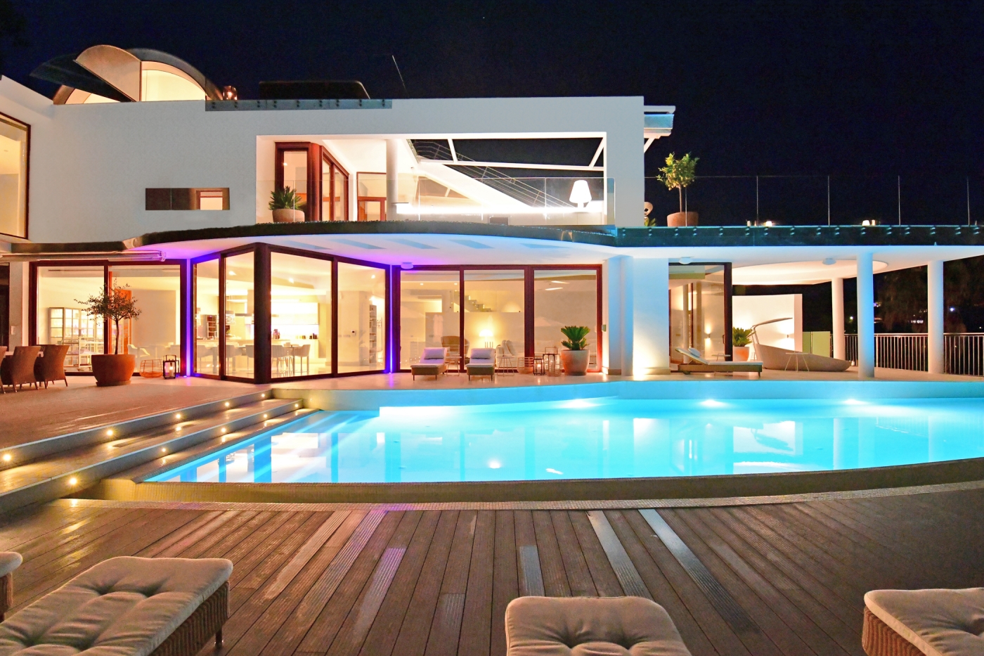 Extraordinary 7 BDRM Villa w Pool, Gym, Cinema