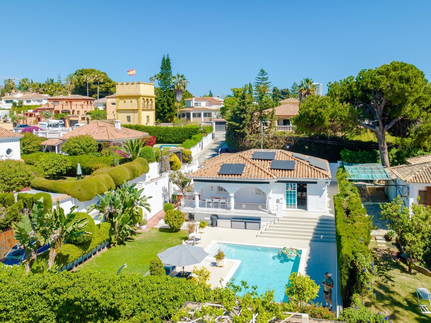 Modern Villa w/ Heated Pool-BBQ-Walk to the beach image 3