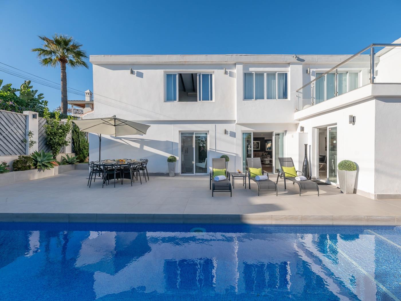 Newly Renovated 4 BDRM Villa w Pool - Top location image 3