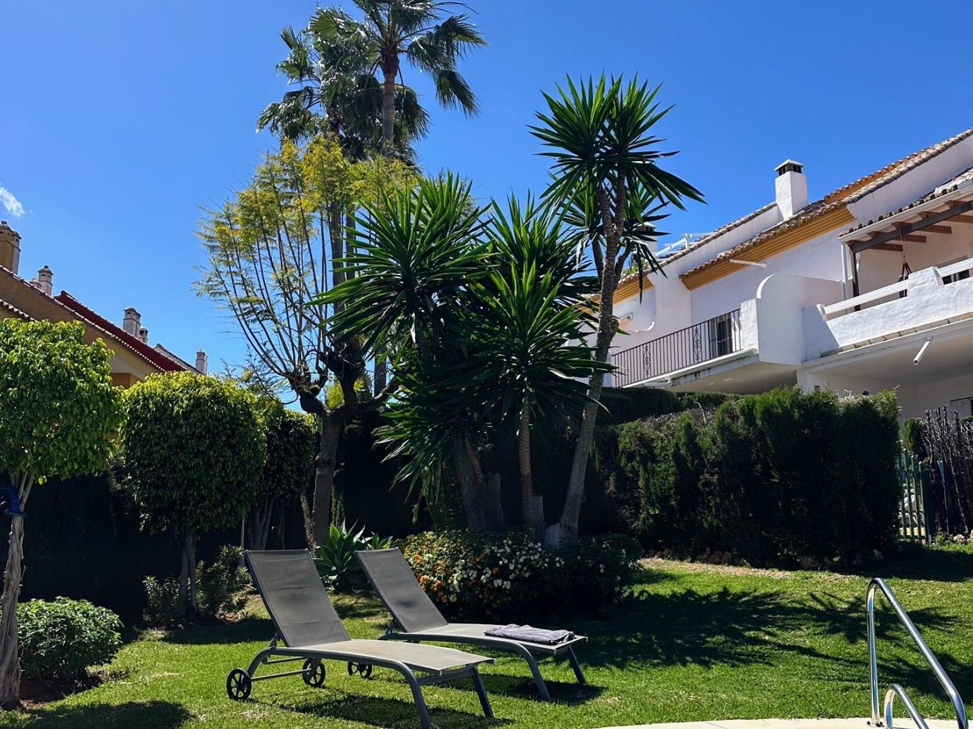 Sea-View 4 BDRM Townhouse w/ Pool & Cinema image 3