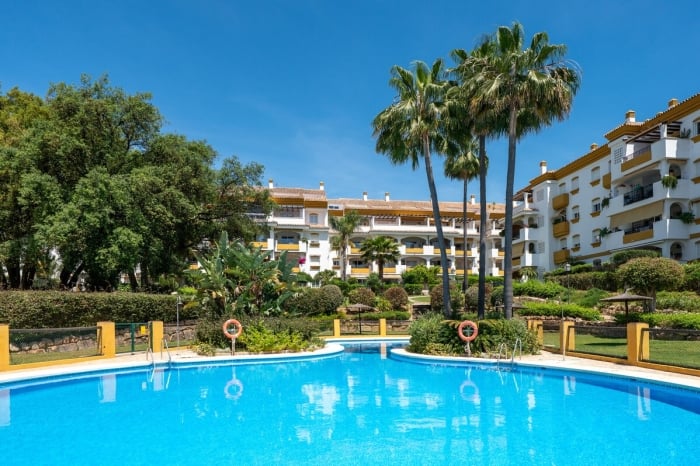 Golden Mile 3 BDRM Elegant Penthouse with Sea View image 3