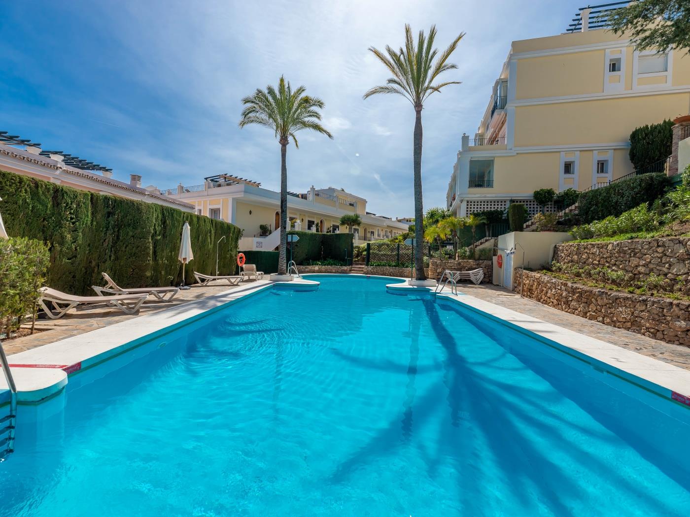 Newly Refurbished 2 BDRM Amazing Complex w Pools image 4