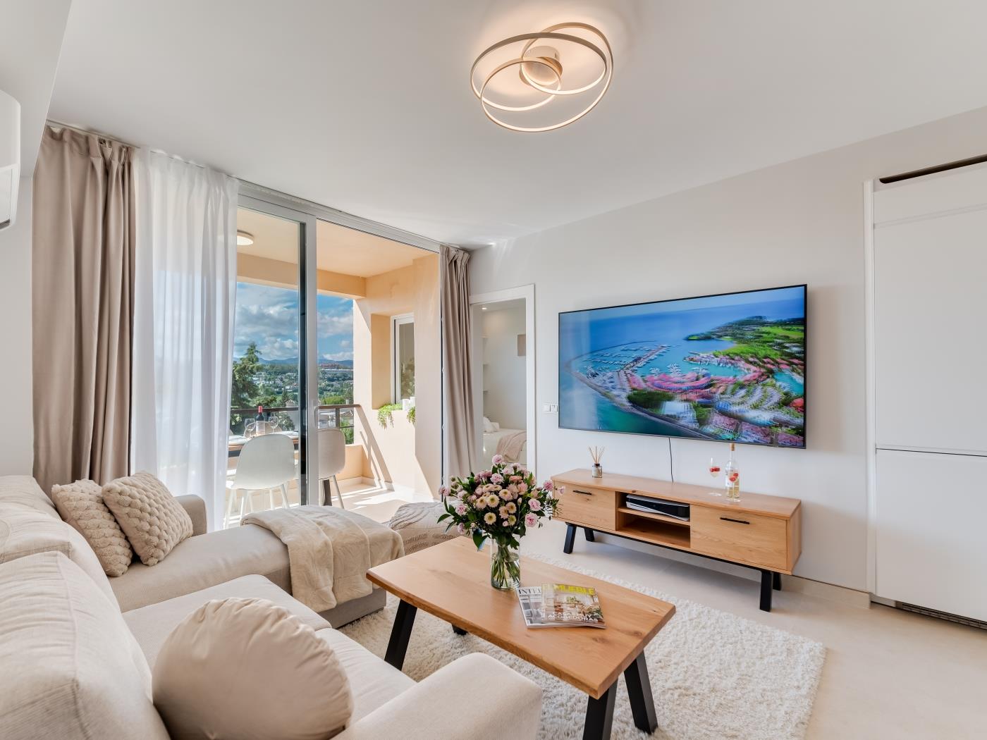 Newly Renovated Sunlit 3 BDRM Apt w/ Stunning Views image 4