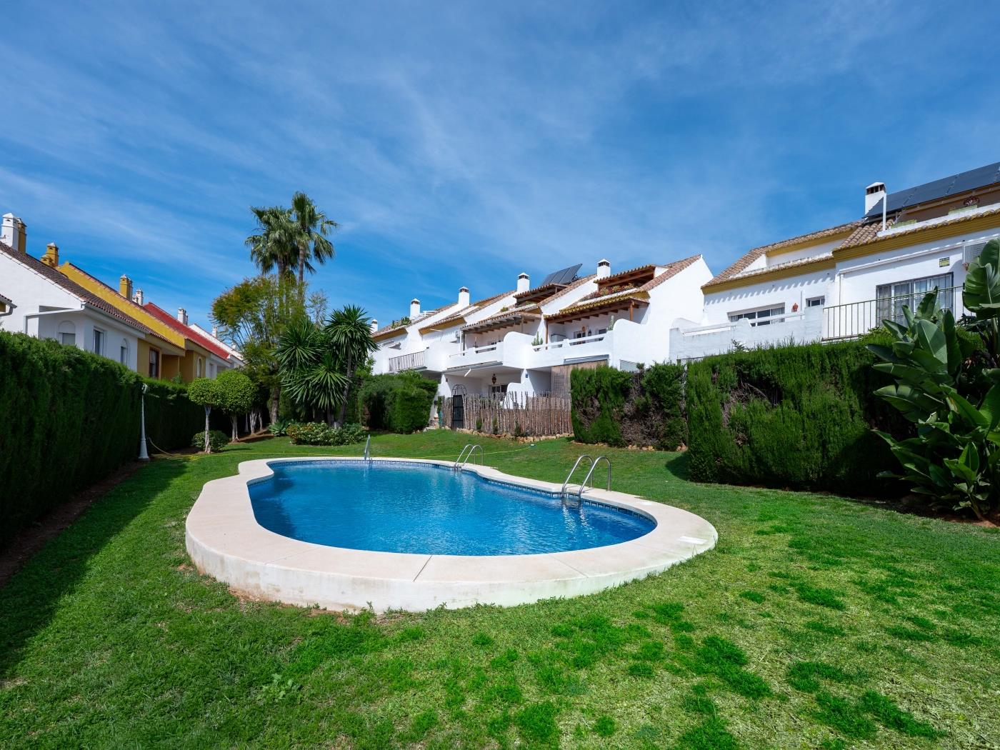 Sea-View 4 BDRM Townhouse w/ Pool & Cinema image 4