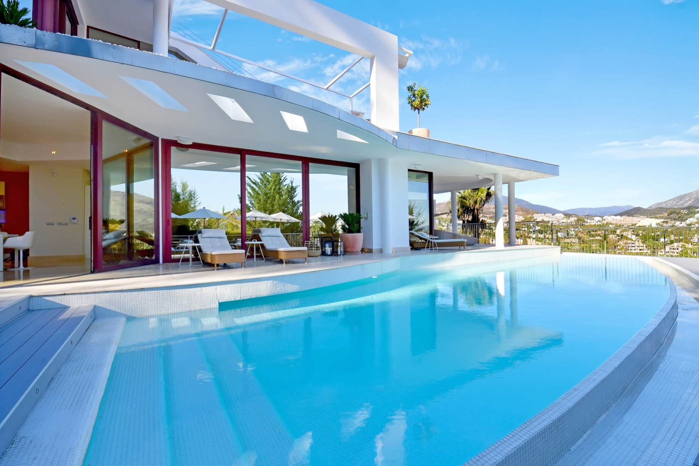 Extraordinary 7 BDRM Villa w Pool, Gym, Cinema image 4