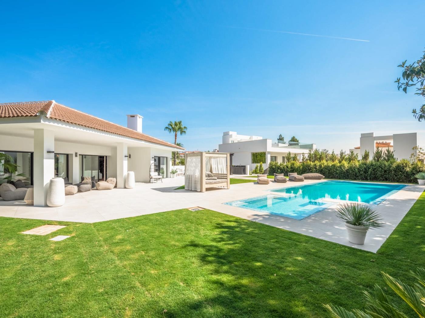 Villa Macarena - Extravagant 6BDRM Luxurious Villa image 5