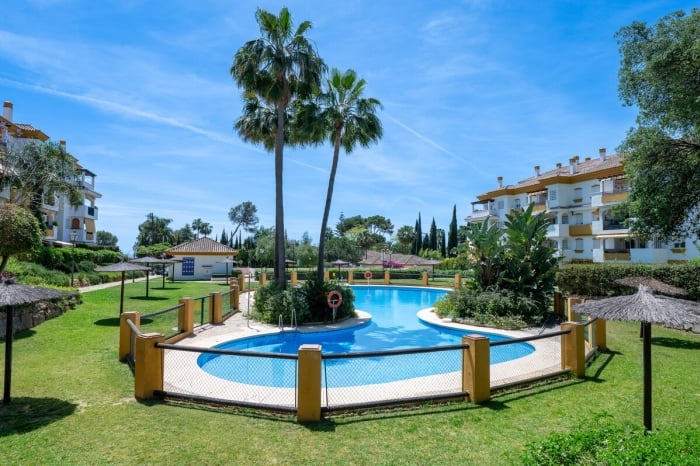 Golden Mile 3 BDRM Elegant Penthouse with Sea View image 5
