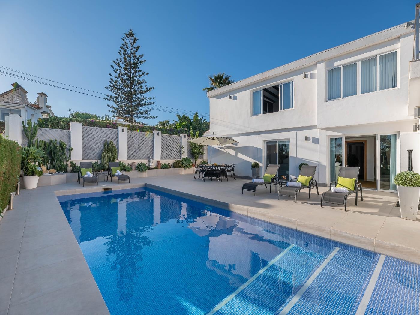 Newly Renovated 4 BDRM Villa w Pool - Top location image 6
