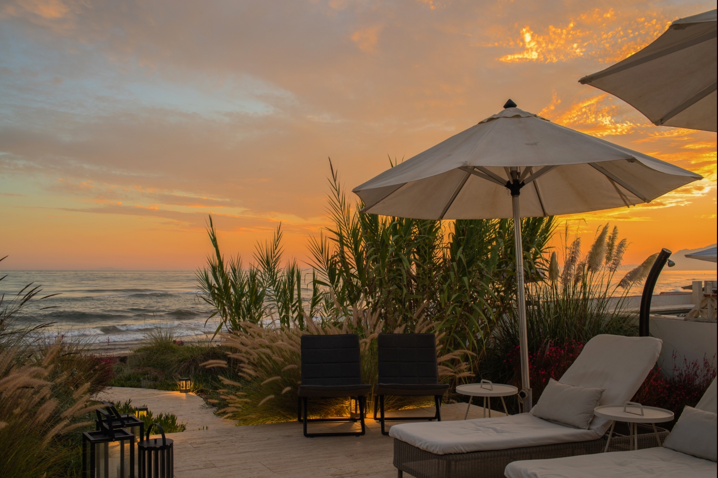 Frontline 6 BDRM Luxury Villa w Beach Access image 6