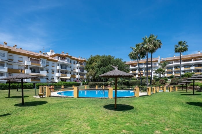 Golden Mile 3 BDRM Elegant Penthouse with Sea View image 6